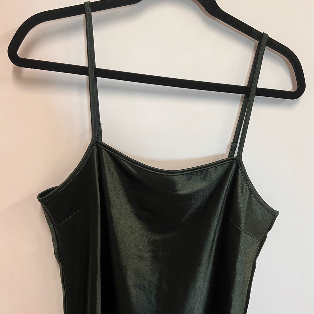 Hiatus midi emerald green satin slip dress w/adjustable spaghetti straps size M - Picture 3 of 9